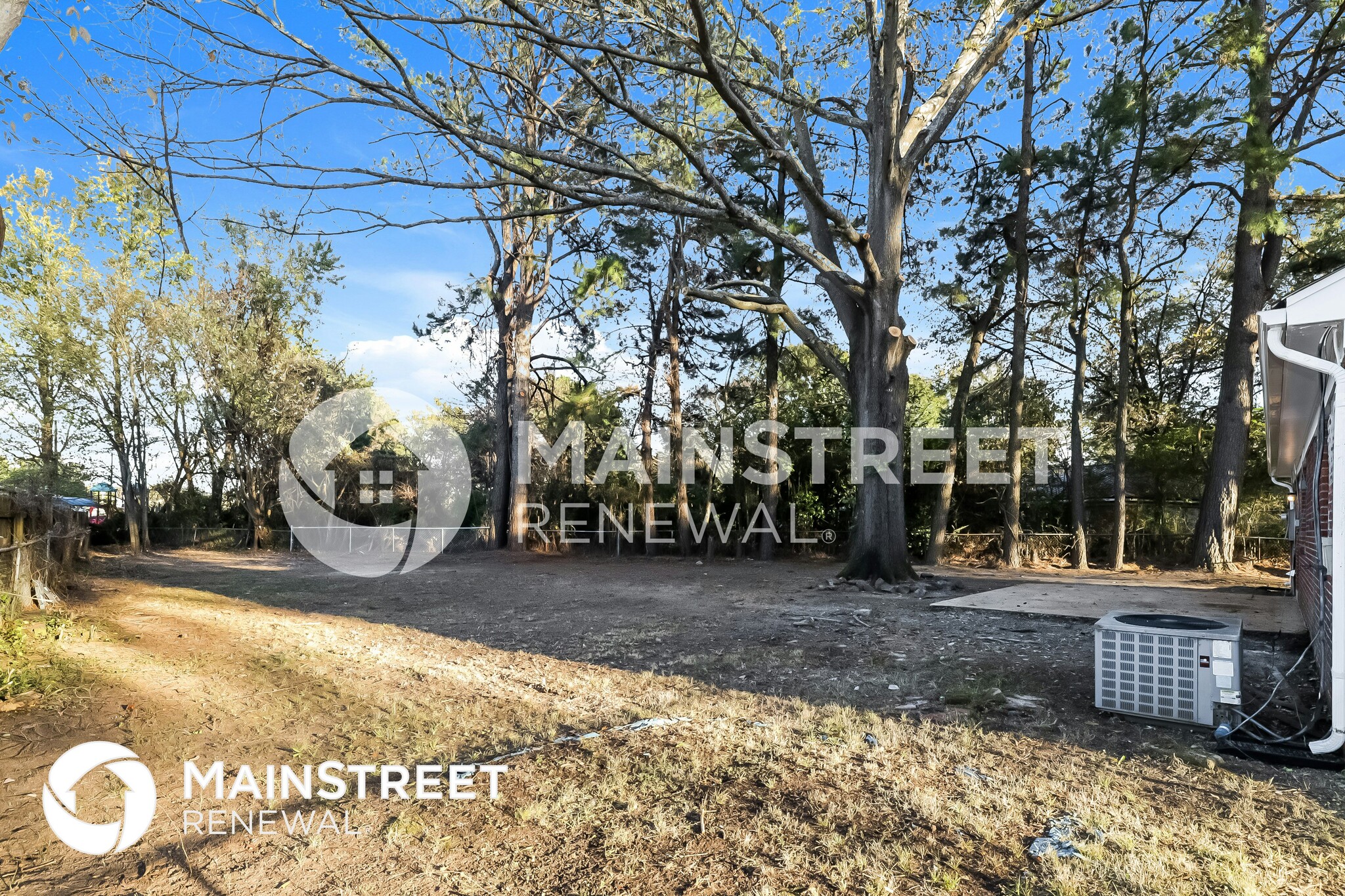 Building Photo - 2570 Hillcrest Dr