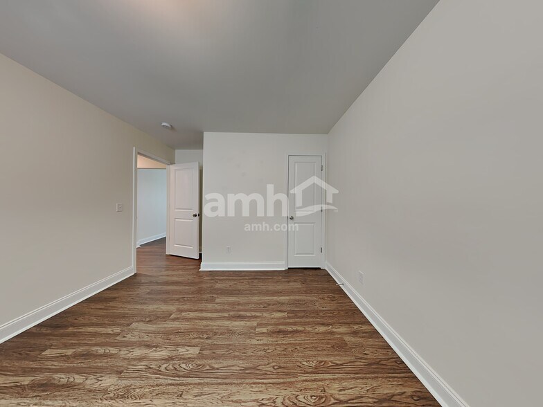 Building Photo - 307 Dogwood Cir