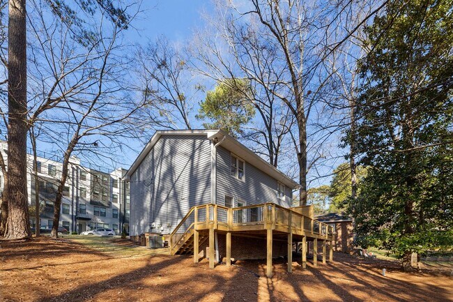 Building Photo - Newly Renovated 2 Bed, 1 Bath in Downtown Wake Forest!