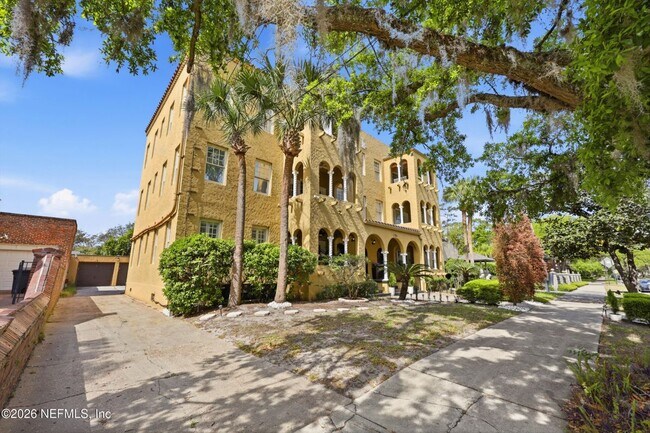 Building Photo - 1786 Challen Ave