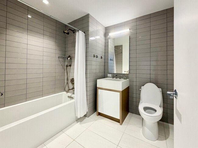 Building Photo - 75 Park Ln S