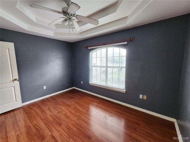 Building Photo - 18 Kerria Ave