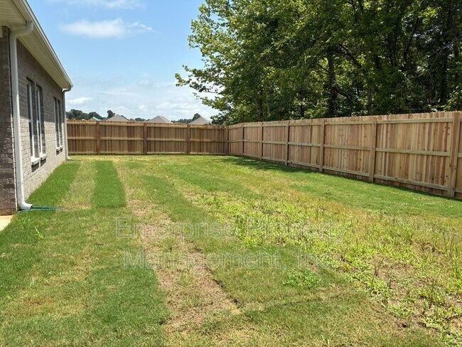 Building Photo - 385 Windemere Lp