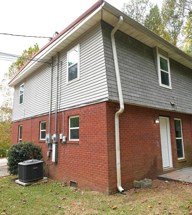 Building Photo - 50 Walker Dr