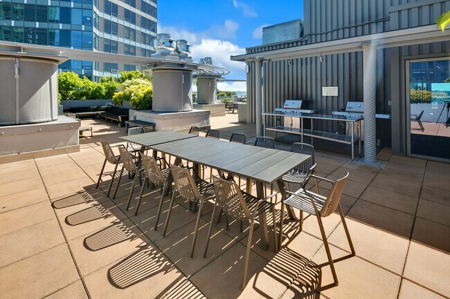 Building Photo - 2033 2nd Ave