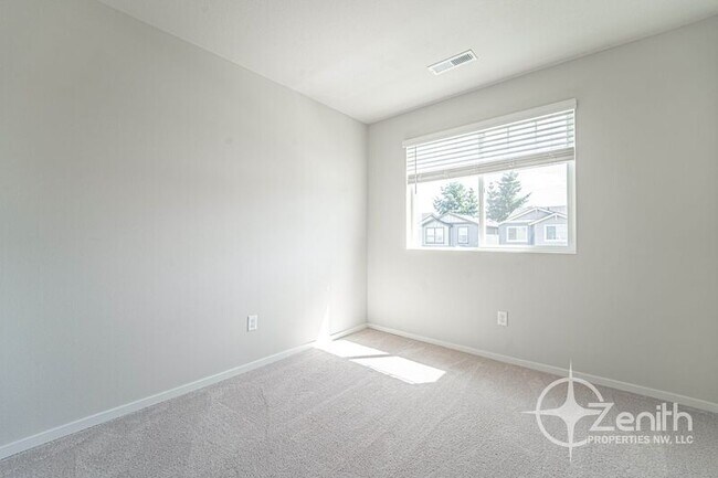 Building Photo - 13748 NE 66th Wy