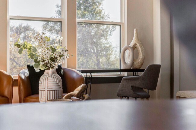 Building Photo - 4805 Paula St