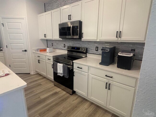 Building Photo - 6630 Sun Tree Cir