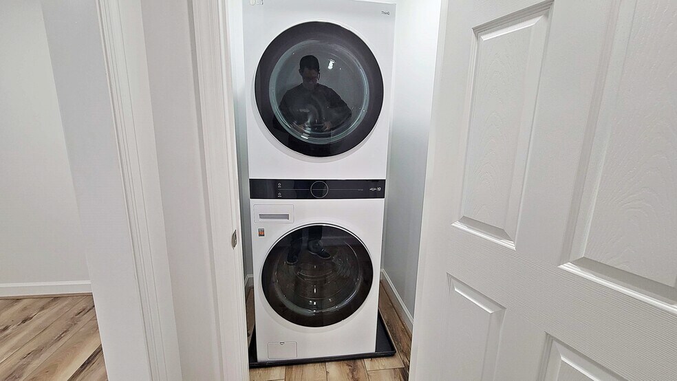 Common laundry facilities - 1712 Mount Vernon Ave