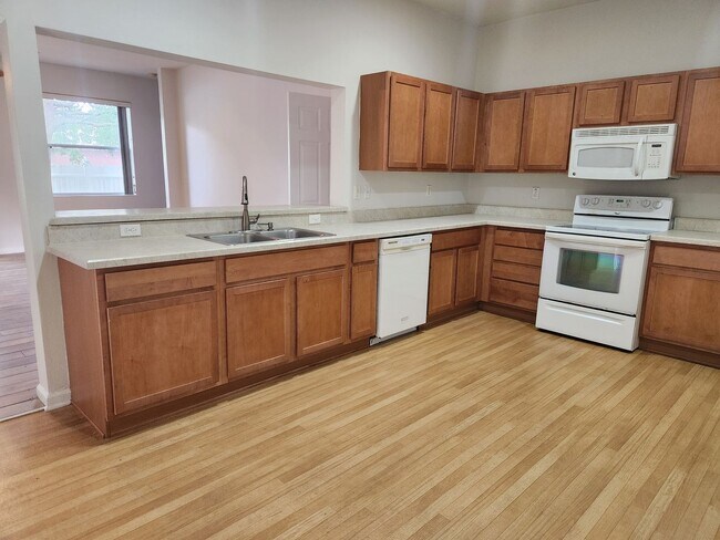 Building Photo - Adorable 3 Bedroom 2.5 Bath home