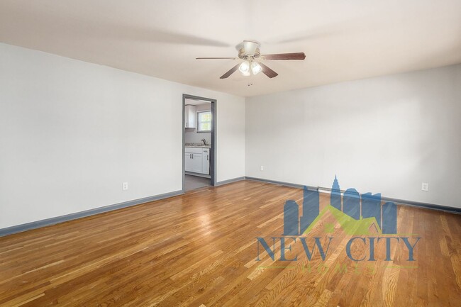 Building Photo - WAIVED APPLICATION FEE THRU! Single Family...