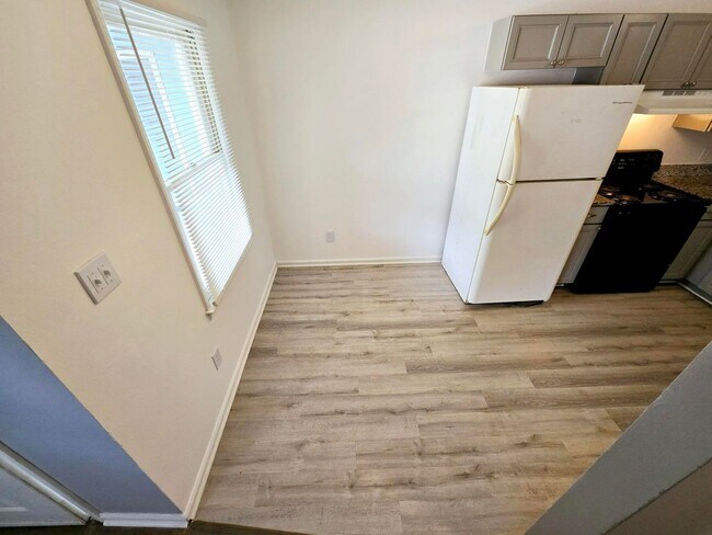 Building Photo - 2485 Michelle Dr