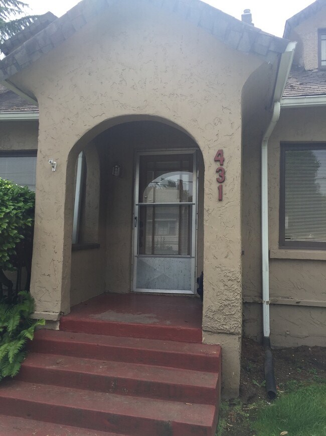 Building Photo - Charming Vintage Home for Rent in Camas!