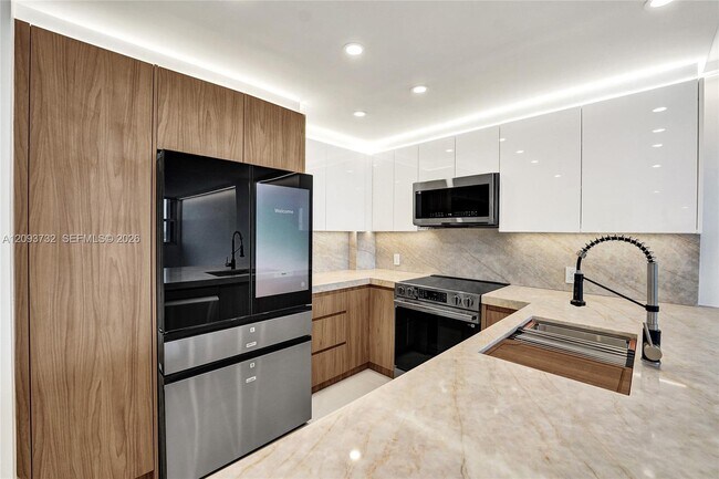 Building Photo - 1400 S Ocean Dr