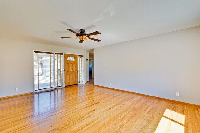 Building Photo - Welcome Home to Beautiful Cambrian Park Ne...