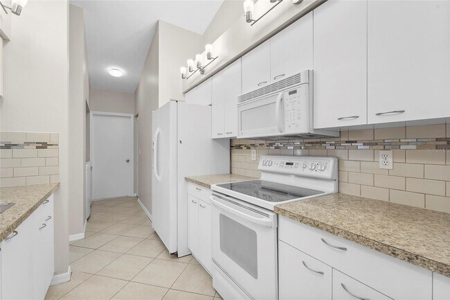 Building Photo - 7710 33rd Ln E