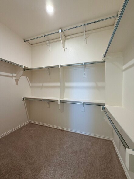 master closet 2 - 4729 Spinner St