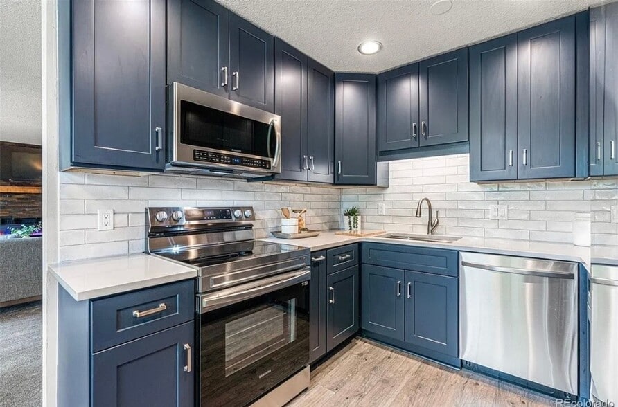Building Photo - 2120 S Vaughn Way