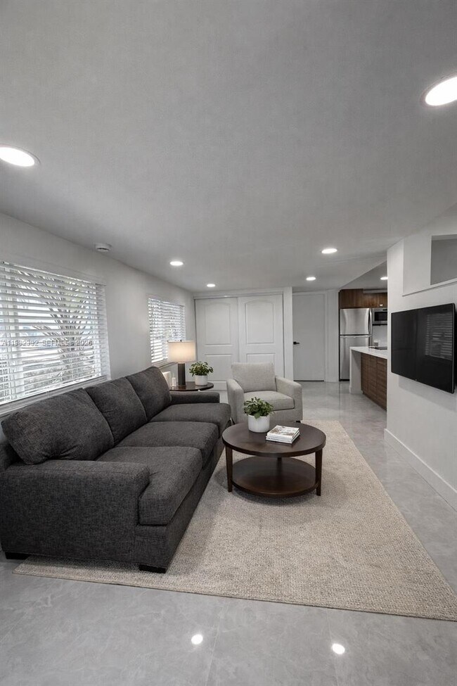 Building Photo - 916 NE 2nd St