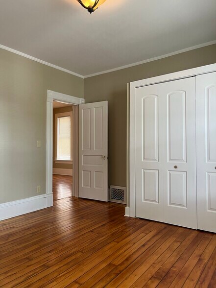 Building Photo - 3104 S Griffin Ave