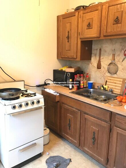 Building Photo - 349 Pleasant St