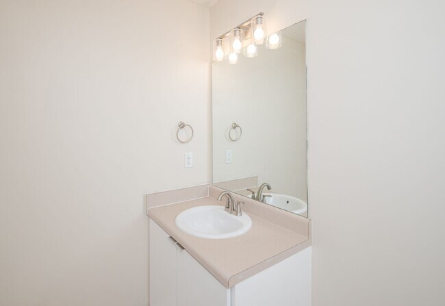 Building Photo - 705 Porter Ln