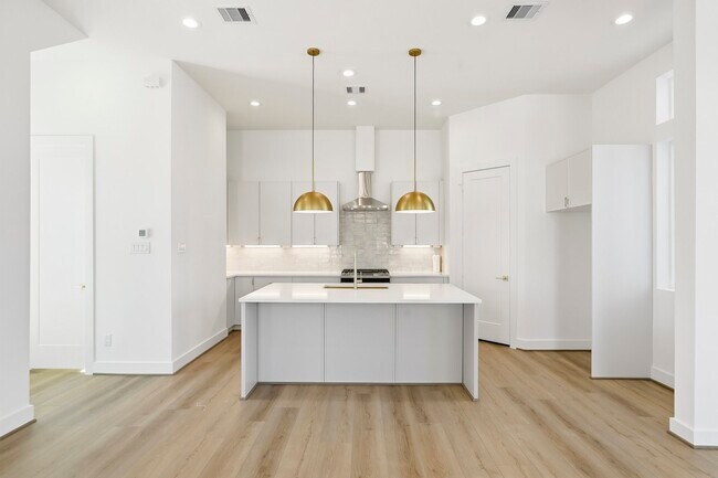 Building Photo - 3830 Wilmer St