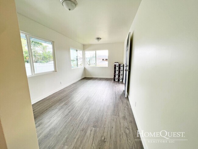 Building Photo - 343 Maluniu Ave
