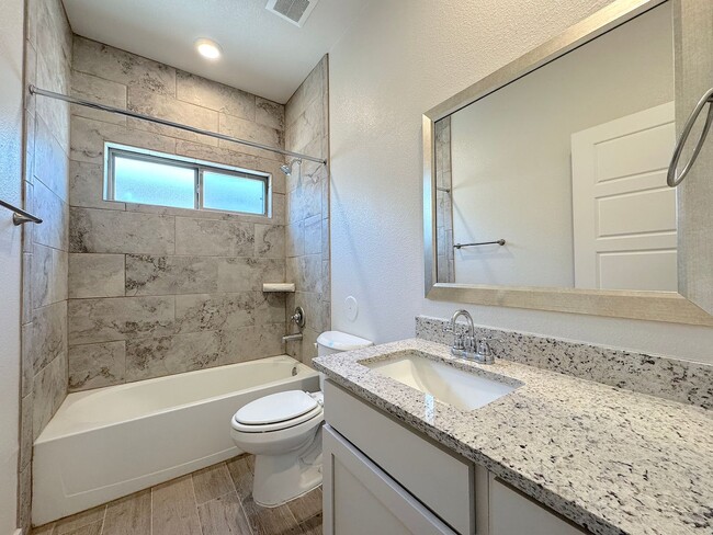 Building Photo - East El Paso 4 bed 2 Bath Refrig A/C!