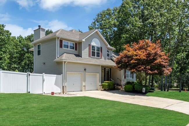 Building Photo - Private Cul-de-Sac Living: 4BR Home with Pool & Geothermal HVAC