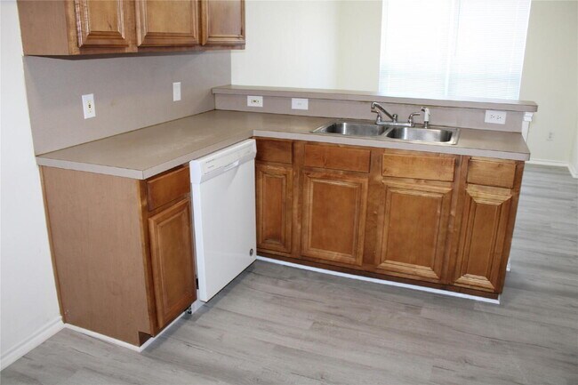 Building Photo - 1706 Caravan Trail