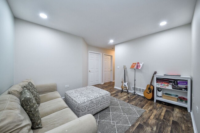 Building Photo - 3169 Saganashkee Ln