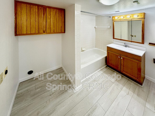 Building Photo - 209 S 25th St