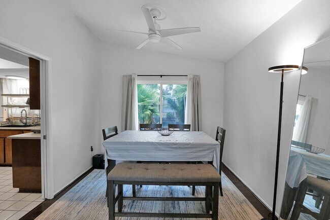 Building Photo - 2420 W Mandalay Ln
