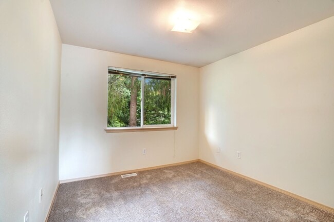 Building Photo - 3bd/2ba Duplex in Puyallup