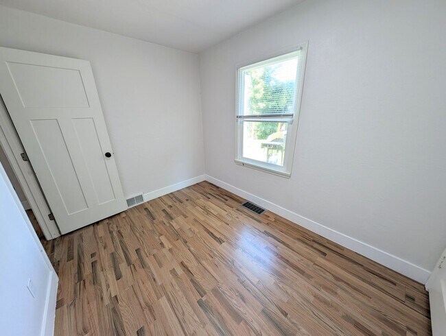 Building Photo - Updated 3 Bedroom Charmer in the Heart of ...
