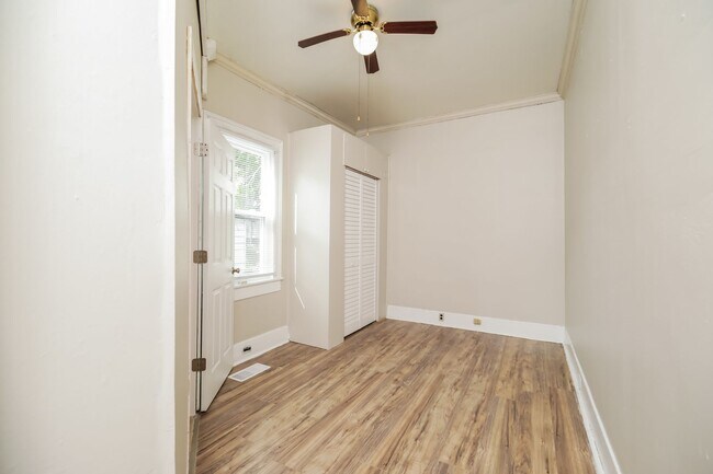 Building Photo - Charming Charleston Living ~ 3 bedroom / 2...