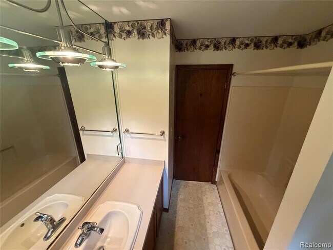 Building Photo - 23095 Beck Rd