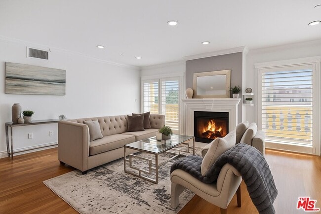 Primary Photo - 123 S Clark Dr