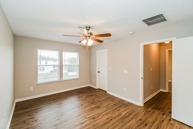 Building Photo - 2236 Fresco Dr