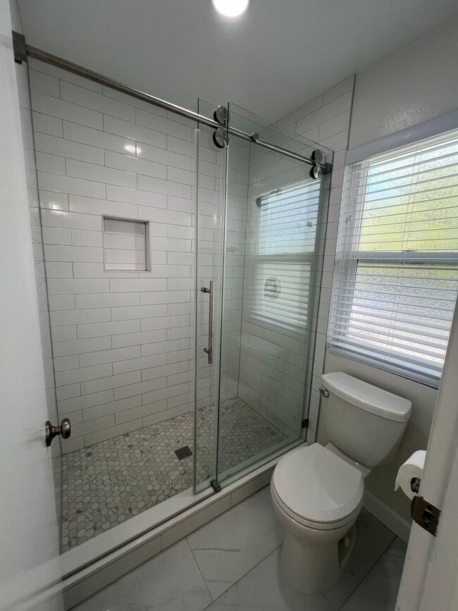 Building Photo - Great Large House ready for you to Make it a Home