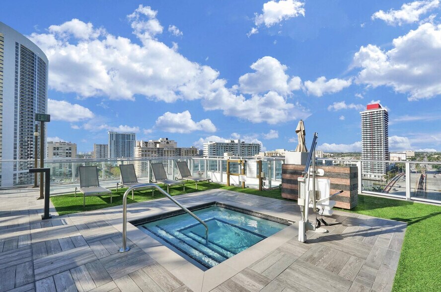 Building Photo - 4111 S Ocean Dr