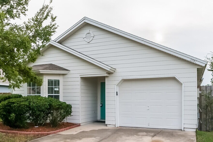 Building Photo - 2041 Hunters Trace Cir