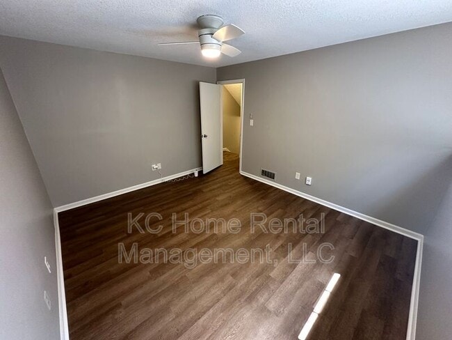 Building Photo - 8640 N Hull Ave