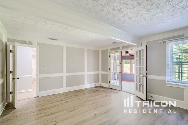 Building Photo - 3321 Manchester Dr SW