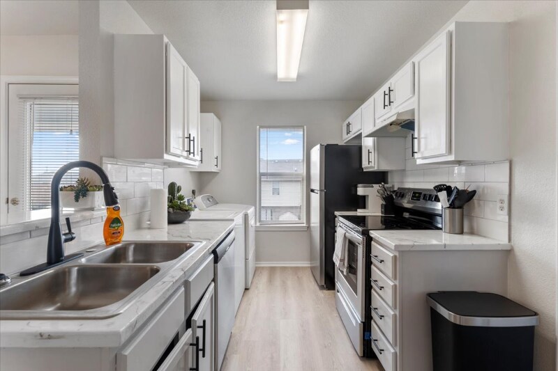 Building Photo - 5810 Redstone Dr