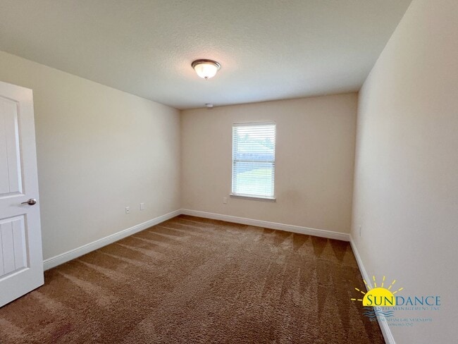 Building Photo - Stunning 4 Bedroom Home in Willow Creek Pl...