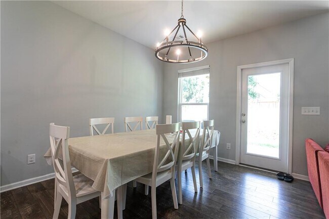 Building Photo - 302 Pebblestone Ln
