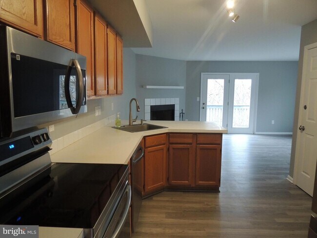 Building Photo - 404 Pinebrooke Cir