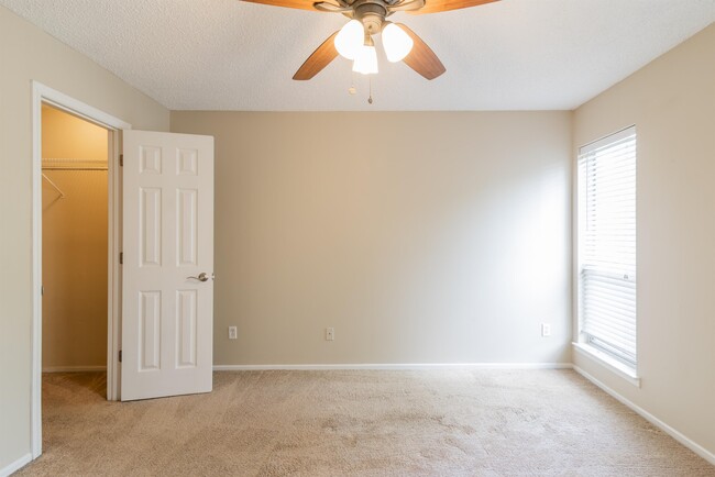Building Photo - 2516 Cranbrook Ln